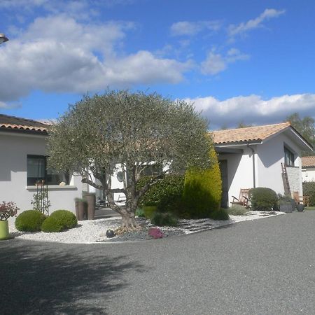 Les Kiwis Hotel Saint-Yrieix-sur-Charente Exterior foto