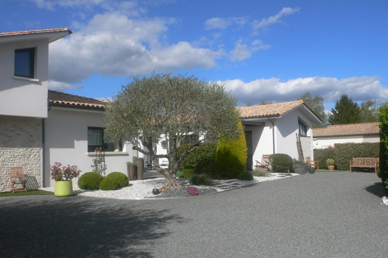 Les Kiwis Hotel Saint-Yrieix-sur-Charente Exterior foto
